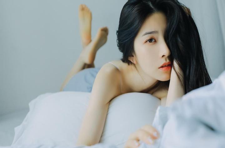手托奶图标色版设计理念